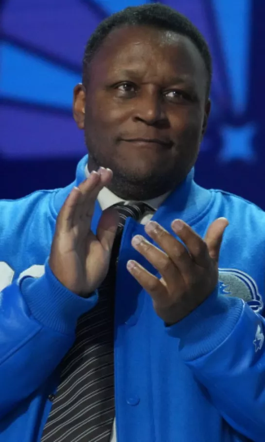 La leyenda de la NFL, Barry Sanders, superó un incidente cardíaco