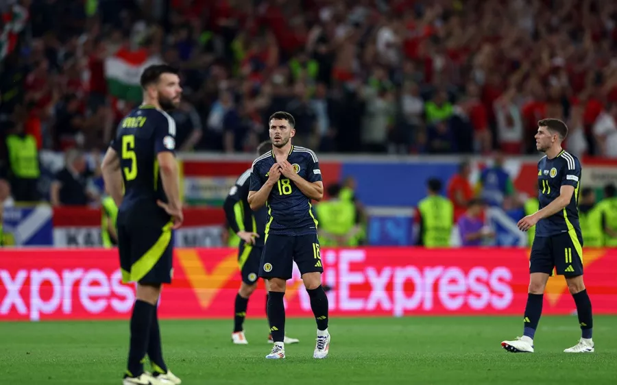 Escocia llora su eliminación en el último minuto ante Hungría