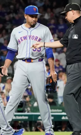 Edwin Díaz de los Mets, expulsado por usar una sustancia pegajosa