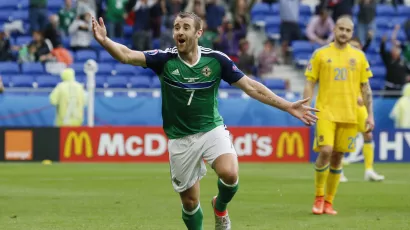 5. Gareth McAuley 36 años, 194 días: Ucrania 0-2 Irlanda del Norte, 16 de junio de 2016.