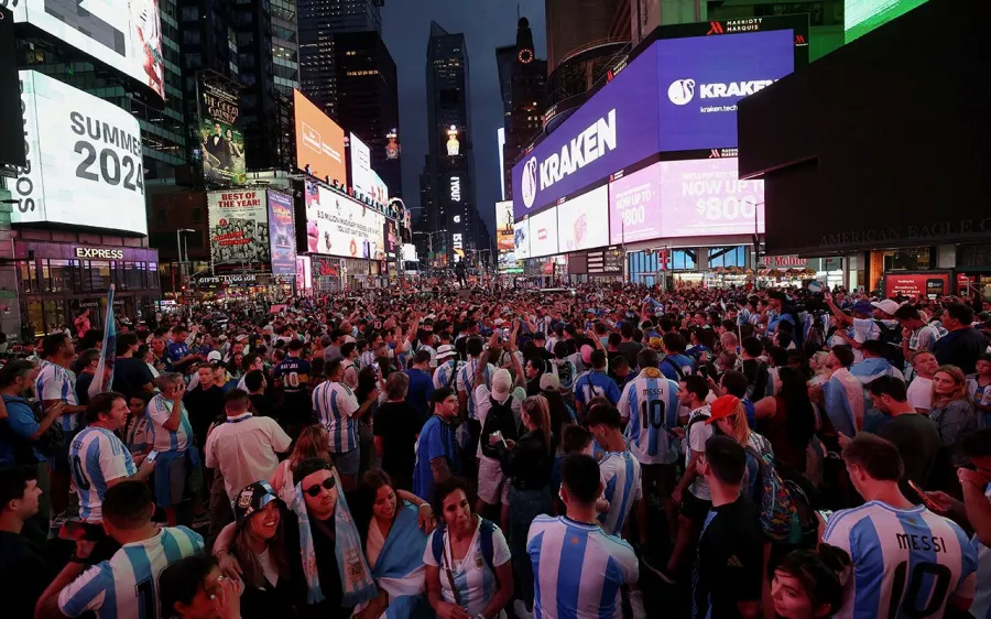 Una marea albiceleste toma Time Square