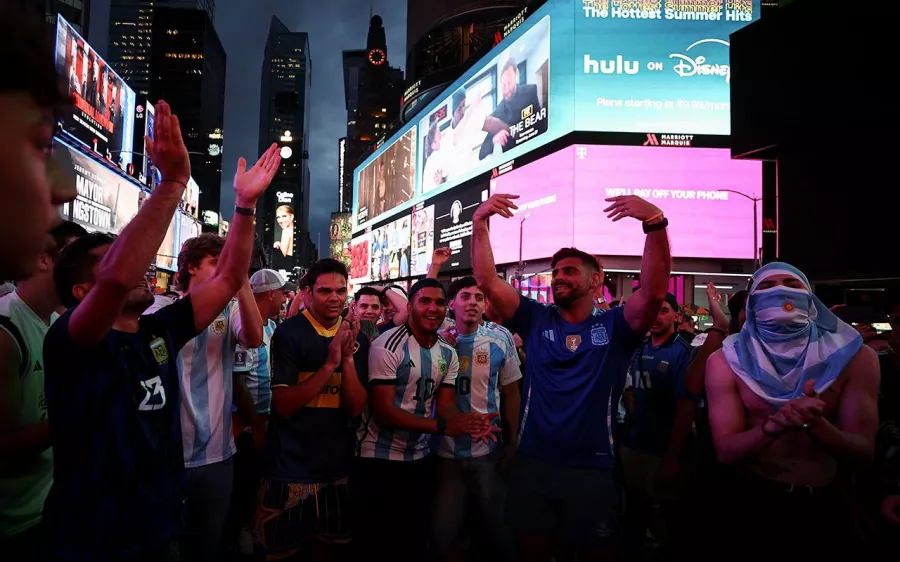 Una marea albiceleste toma Time Square