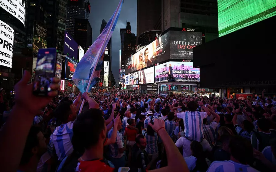 Una marea albiceleste toma Time Square