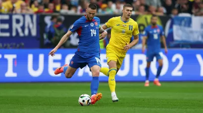 The play began with a change of play by Milan Skriniar.