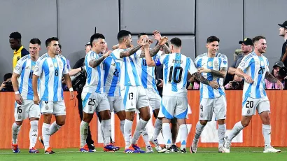 El jugador del Inter de Milán celebró tras fulminar al arquero tras un rebote que le quedó en el área.