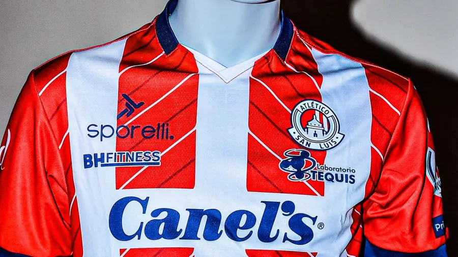 Atlético de San Luis llenó su camiseta de líneas.