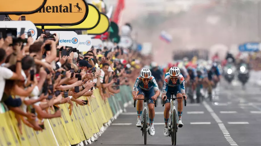 Increíble victoria de Romain Bardet en la primera etapa del Tour de France