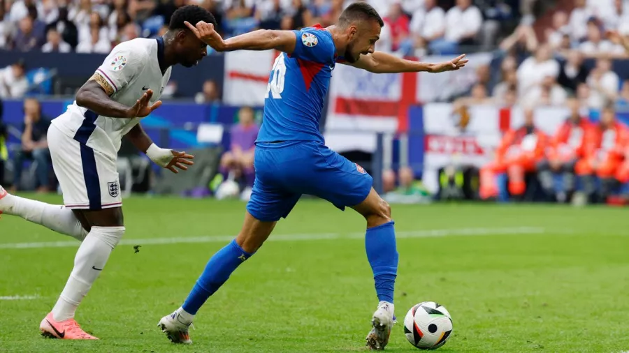 Eslovaquia llegó al medio tiempo de octavos de final de la Eurocopa con ventaja de un gol sobre Inglaterra