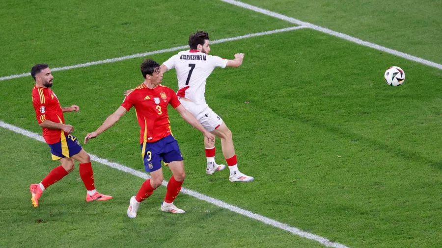 Robin LeNormand marcó el noveno gol en propia puerta de la Eurocopa