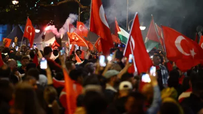 La afición de Turquía celebró en Berlin el pase a cuartos de la Eurocopa