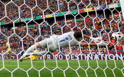 It was a precise shot that saved the goalkeeper's stretch.