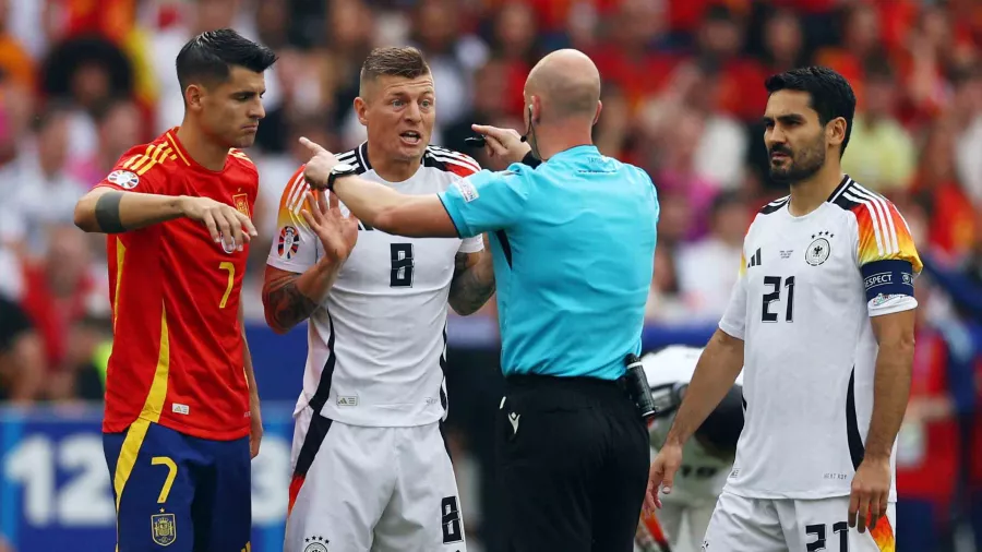 Kroos estuvo envuelto en una dura falta a Pedri al inicio del encuentro.