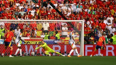 Manuel Neuer dived to deny the shot.