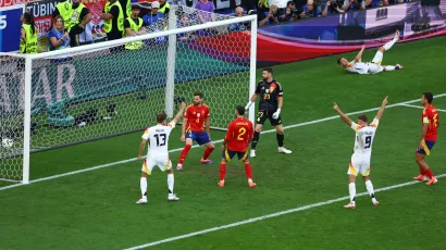 Nacho also failed to reject it and ended up at the back of the net.