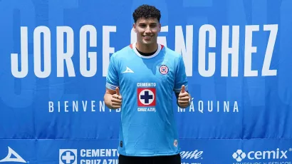 Jorge Sánchez fue presentado como refuerzo de Cruz Azul.