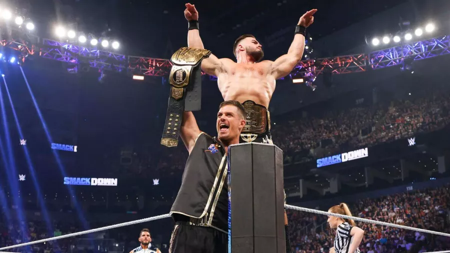 Saluden a los nuevos campeones de parejas de WWE