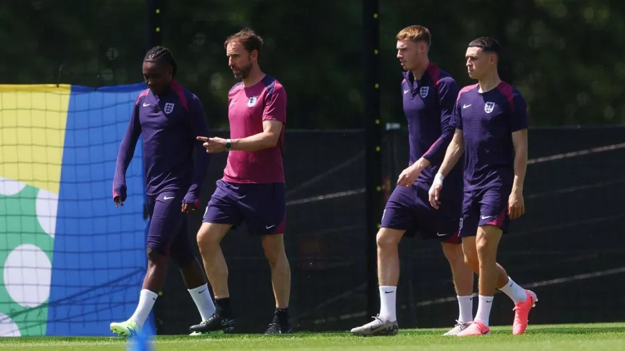 Gareth Southgate dirigió el entrenamiento previo a las semifinales de la Eurocopa