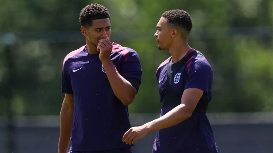 Jude Bellingham y Trent Alexander-Arnold trabajaron con normalidad