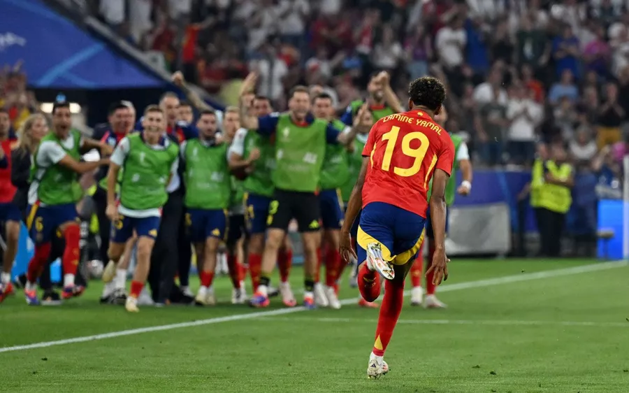 Lamine Yamal se gradúa con honores con este golazo