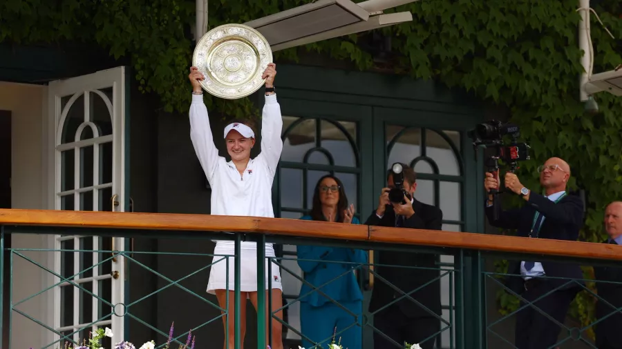 Barbora Krejcíkova, dominante campeona de Wimbledon femenil