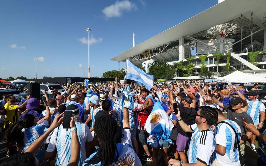 Ambiente, fiesta y pasión antes de la final entre Colombia y Argentina