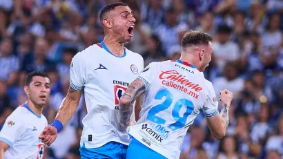 Cruz Azul está arrasando con Rayados en el debut de Giakoumakis y Jorge Sánchez