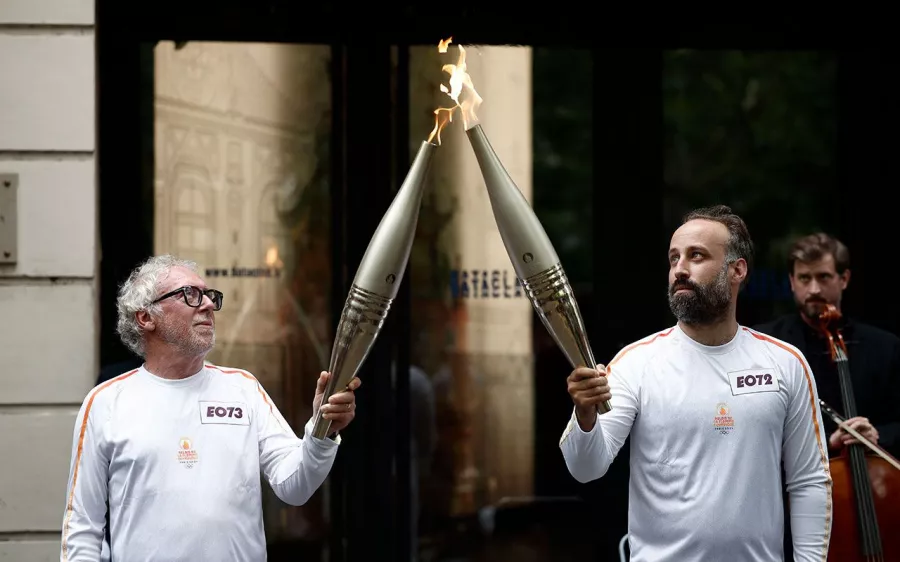 El fuego olímpico ya está en París