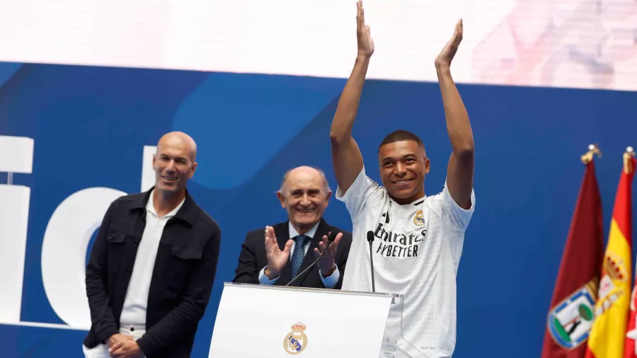 Mbappé agradeció a todos los presentes y a los dirigentes por hacer posible su llegada.