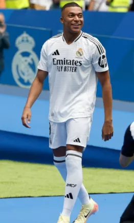 Kylian Mbappé brillará como centro delantero de Real Madrid