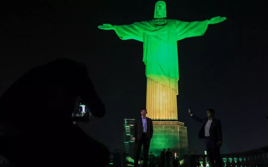 El homenaje llega en un momento difícil para una Canarinha que ha perdido la hegemonía en Sudamérica ante selecciones como Argentina, Uruguay o Colombia.