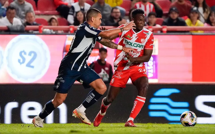 En partido polémico, Rayados araña un triunfo valioso ante Necaxa