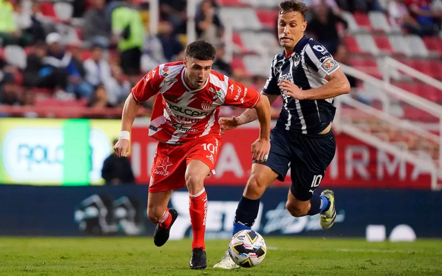 En partido polémico, Rayados araña un triunfo valioso ante Necaxa