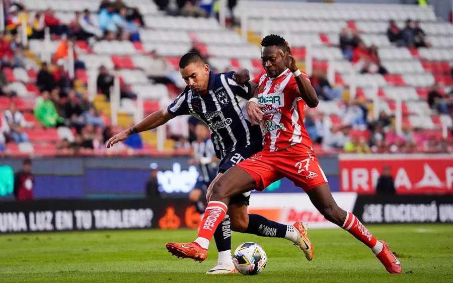 En partido polémico, Rayados araña un triunfo valioso ante Necaxa