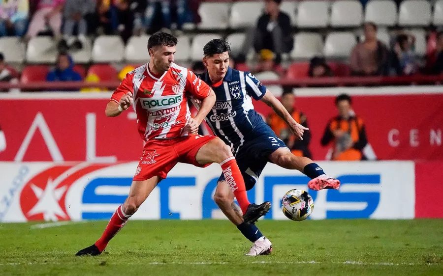 En partido polémico, Rayados araña un triunfo valioso ante Necaxa