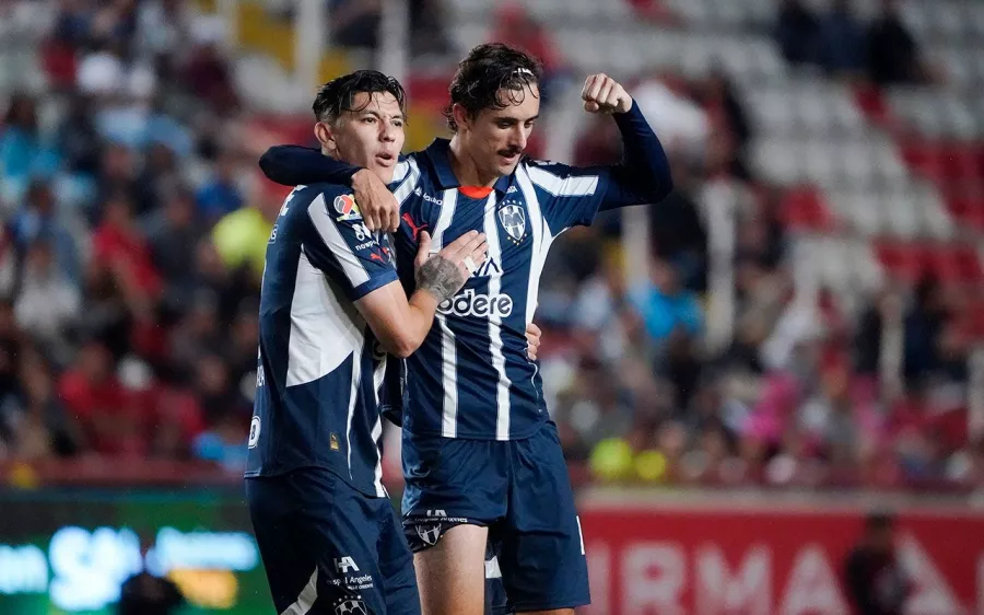 En partido polémico, Rayados araña un triunfo valioso ante Necaxa