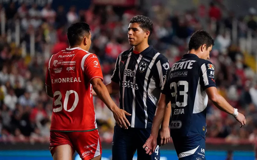 En partido polémico, Rayados araña un triunfo valioso ante Necaxa