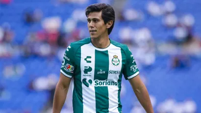 Es que no puede ser... llegó la primera lesión de José Juan Macías con Santos