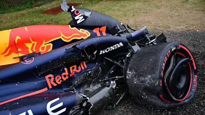Destrozado, así quedó el Red Bull de 'Checo' Pérez apenas en la Q1