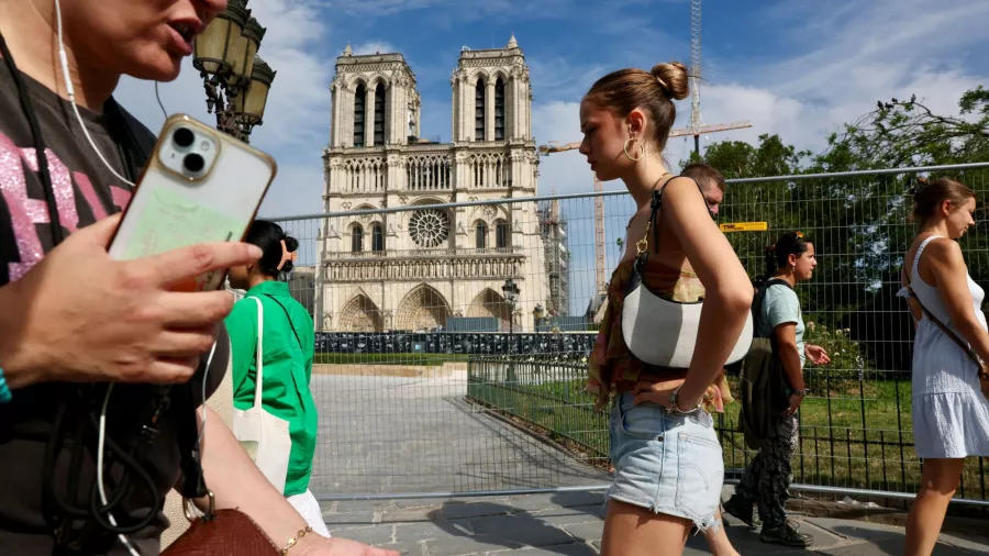 Las calles de París ya viven la fiesta olímpica