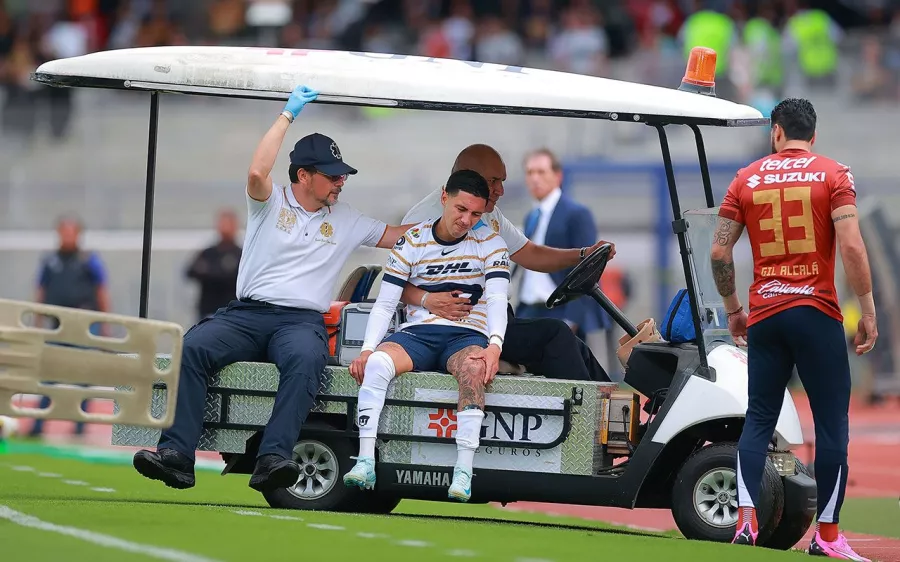 Leo Suárez, por lesión, deja el partido ante Pachuca y preocupa a Pumas