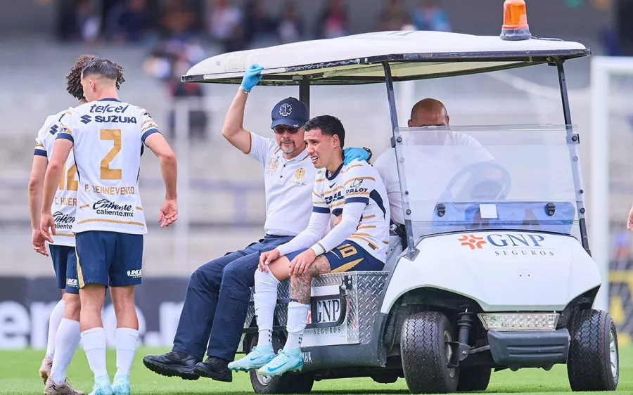 Leo Suárez, por lesión, deja el partido ante Pachuca y preocupa a Pumas