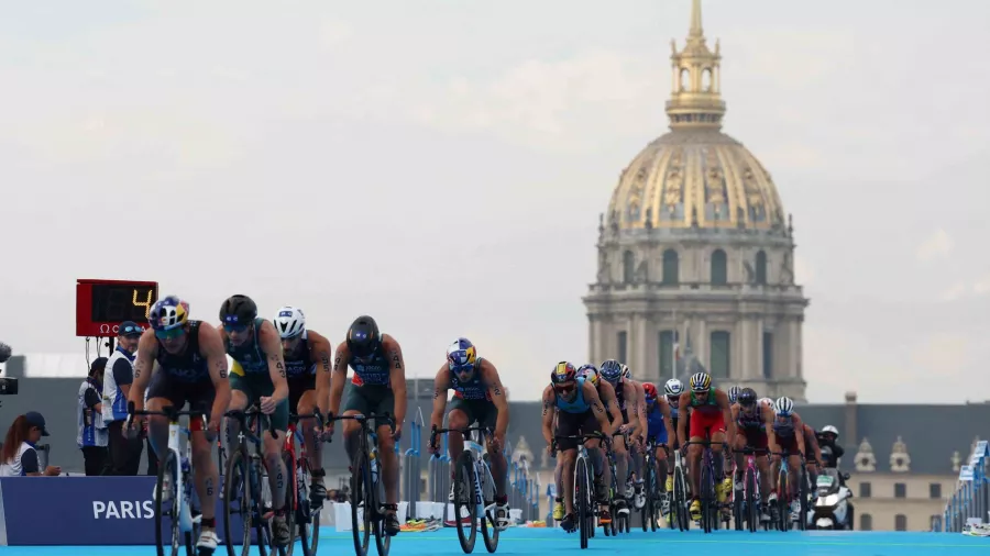 Les Invalides, 8 mil espectadores: tiro con arco, ciclismo en ruta (salida), maratón (meta).