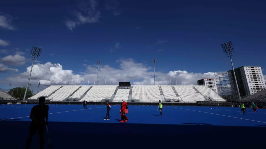 Estadio Yves-du-Manoir, 15 mil espectadores: hockey sobre pasto.