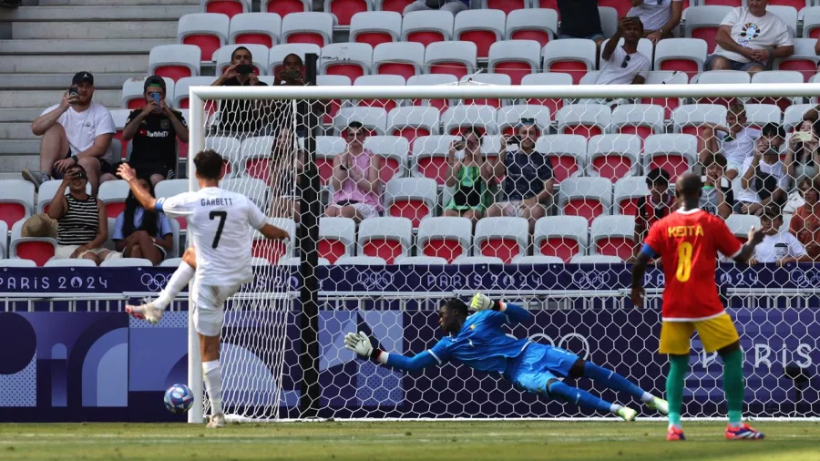 Matthew Garbett abrió el marcador a los 25 minutos