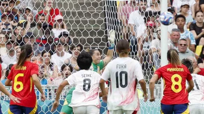 Sin embargo, al minuto 13 Aoba Fujino cobró una falta y la clavó en el ángulo para el 1-0.