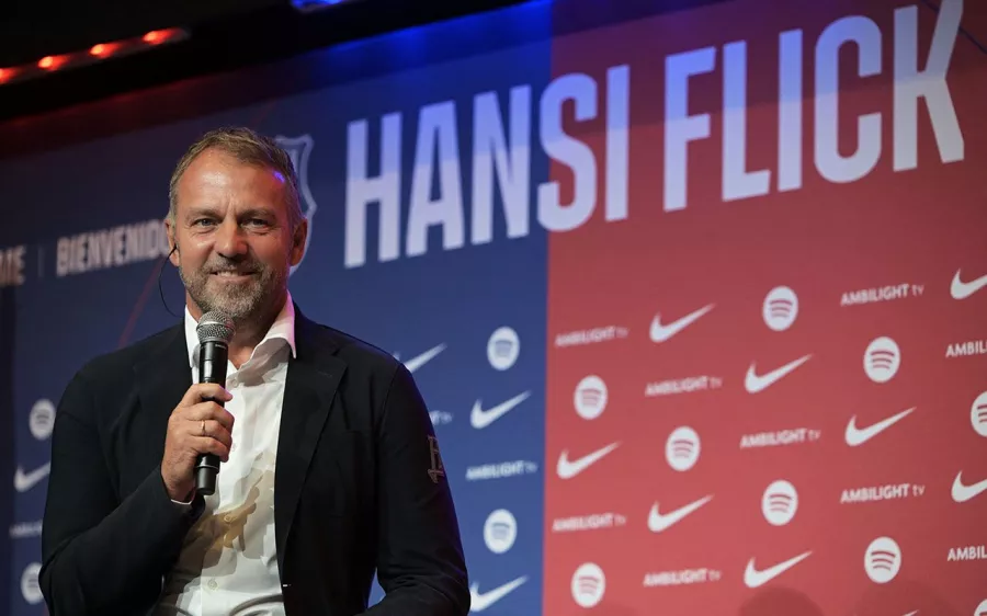 El Barcelona presenta a Hansi Flick como su nuevo timonel