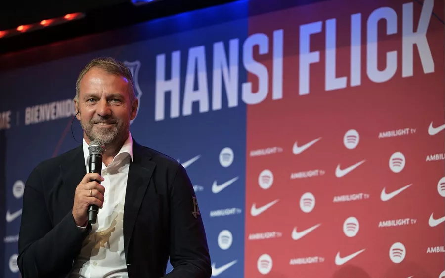 El Barcelona presenta a Hansi Flick como su nuevo timonel