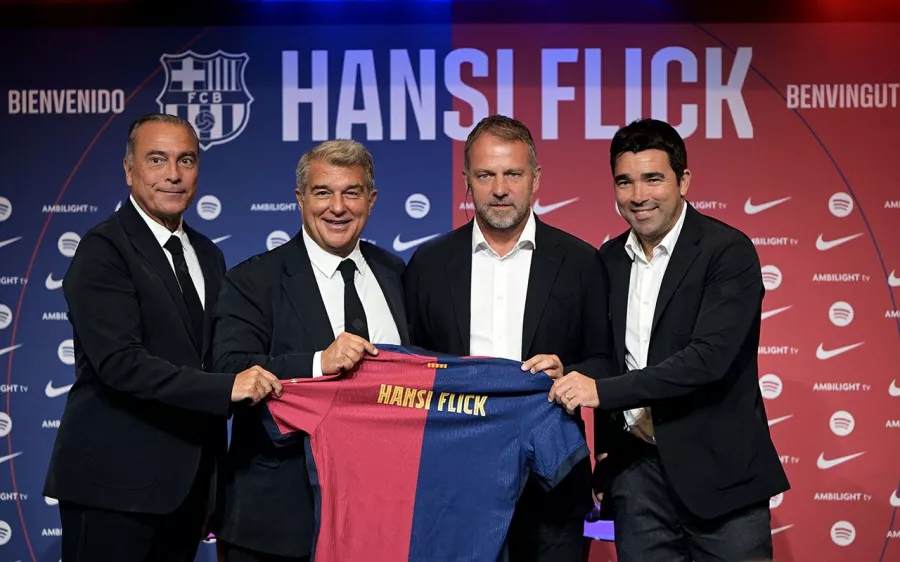 El Barcelona presenta a Hansi Flick como su nuevo timonel