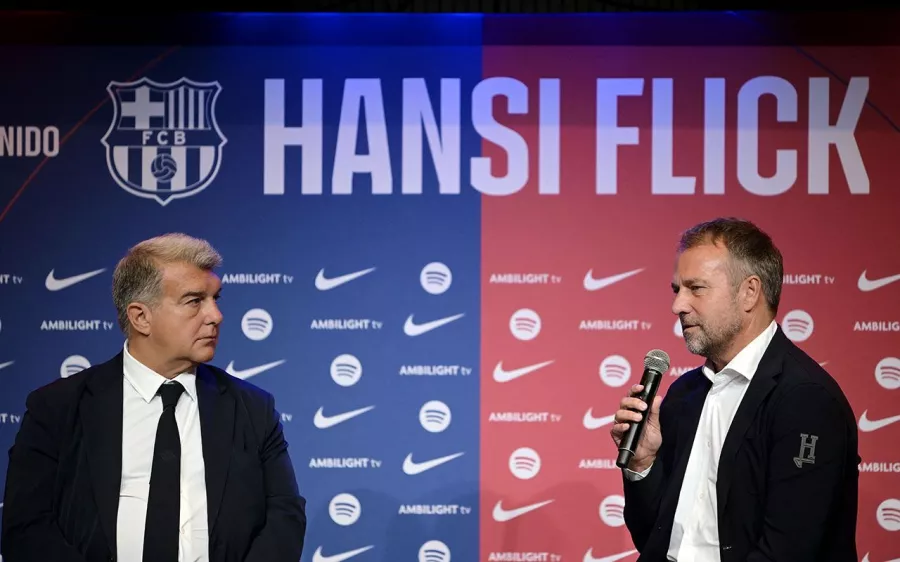 El Barcelona presenta a Hansi Flick como su nuevo timonel