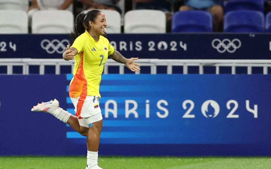 Francia y Colombia regalan la primera feria de goles en París 2024